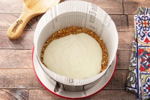 Торт из песочной крошки со сметанным кремом