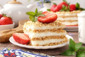 Торт из песочной крошки со сметанным кремом