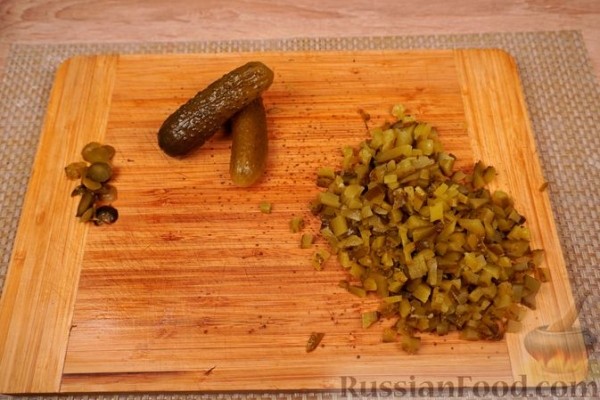 Картофельный салат с яйцами и огурцами