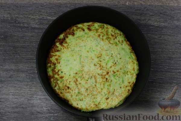 Кабачковый торт с крабовыми палочками, яйцами и сыром