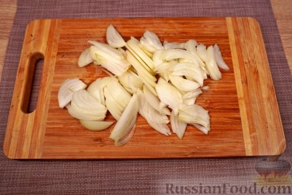 Свинина, тушенная с колбасками по-дебреценски