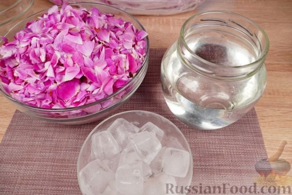 Розовая вода (методом дистилляции)