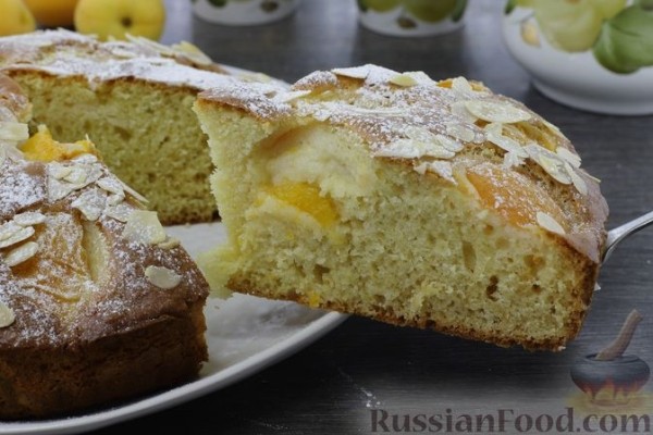 Пирог с абрикосами и миндалём