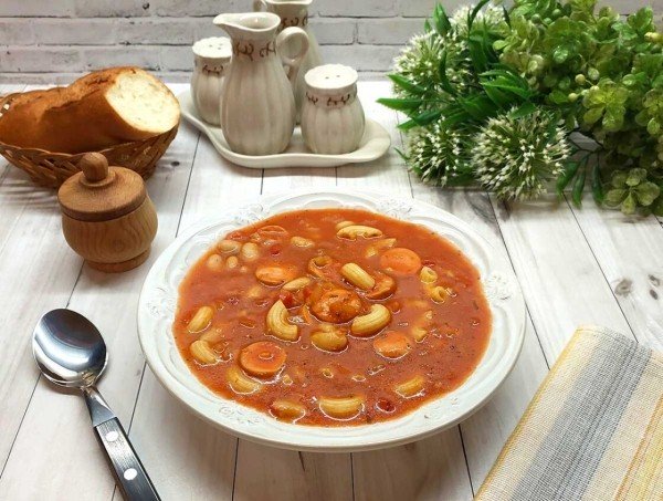 Томатный суп с сосисками