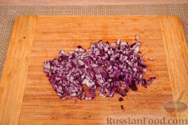 Картофельный салат с яйцами и огурцами