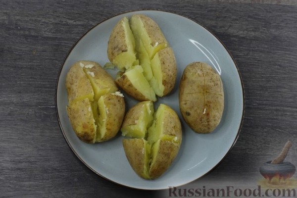 Запечённая картошка с творожной начинкой