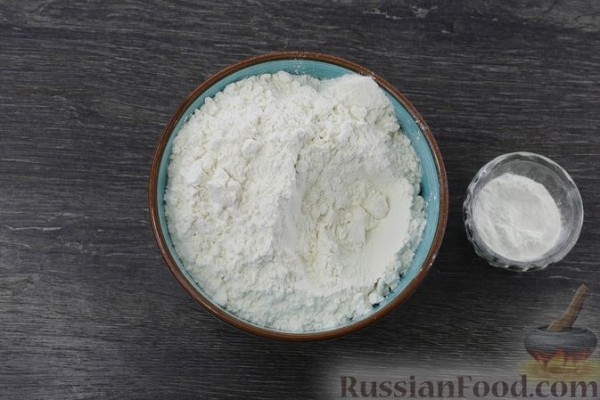 Заливной пирог из кабачкового теста, с яйцами, луком и плавленым сыром