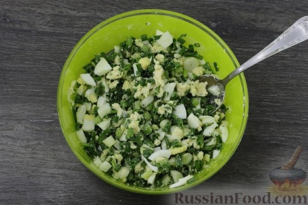 Заливной пирог из кабачкового теста, с яйцами, луком и плавленым сыром