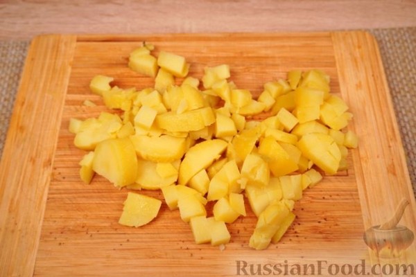 Картофельный салат с яйцами и огурцами