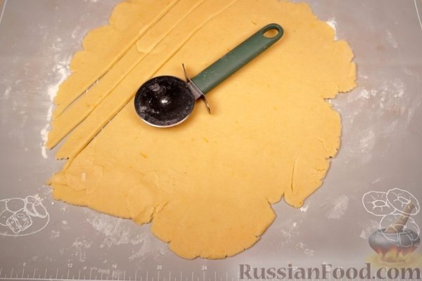 Вишнёвый пирог c решёткой