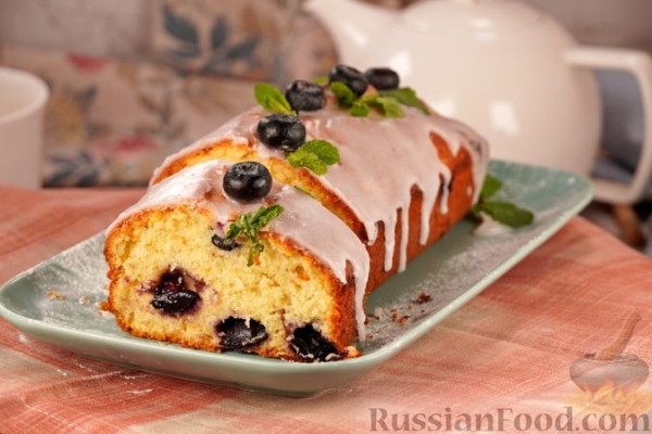 Лимонный кекс с голубикой и глазурью