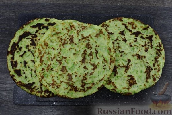 Кабачковый торт с крабовыми палочками, яйцами и сыром