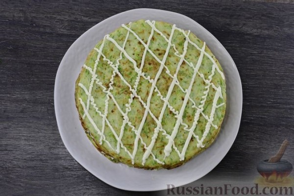 Кабачковый торт с крабовыми палочками, яйцами и сыром