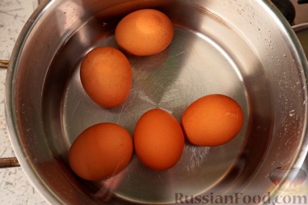Картофельный салат с яйцами и огурцами