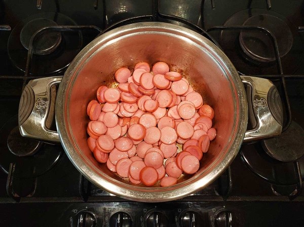 Томатный суп с сосисками