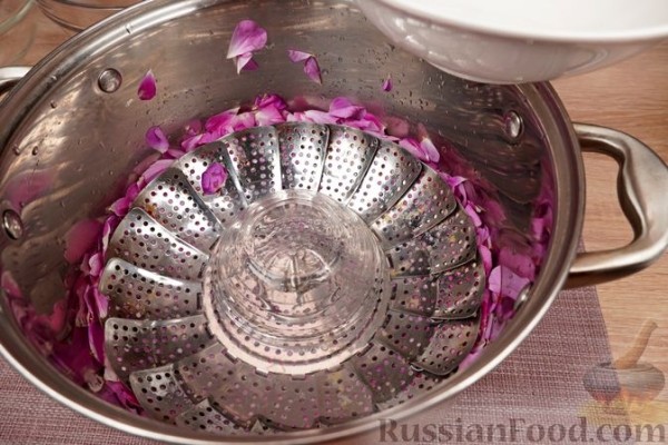 Розовая вода (методом дистилляции)