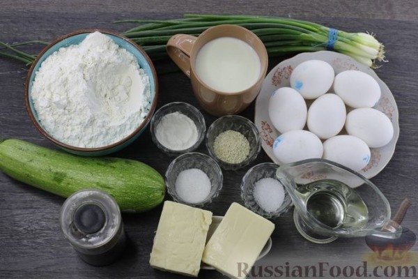 Заливной пирог из кабачкового теста, с яйцами, луком и плавленым сыром