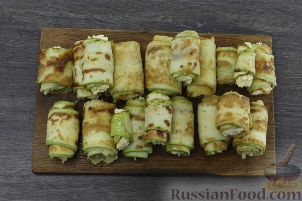 Рулетики из кабачков с сыром и яйцами