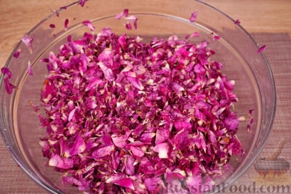 Варенье из лепестков чайной розы (Gül Reçeli)