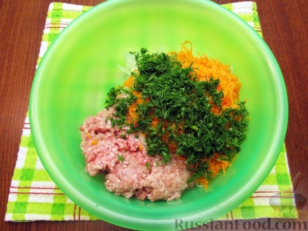 Запечённые кабачки с фаршем, морковью и сыром