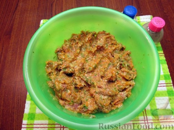 Запечённые кабачки с фаршем, морковью и сыром