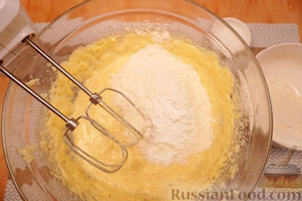 Лимонный кекс с голубикой и глазурью
