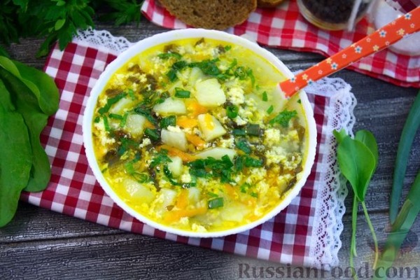 Овощной суп со щавелем и яйцами