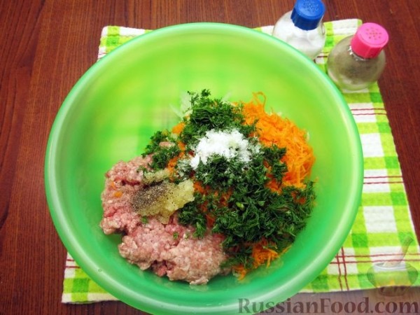Запечённые кабачки с фаршем, морковью и сыром