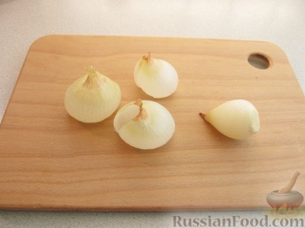 Лук, фаршированнный мясом, запеченный с картофелем