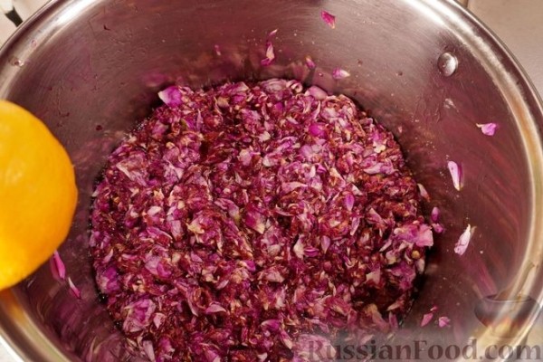 Варенье из лепестков чайной розы (Gül Reçeli)