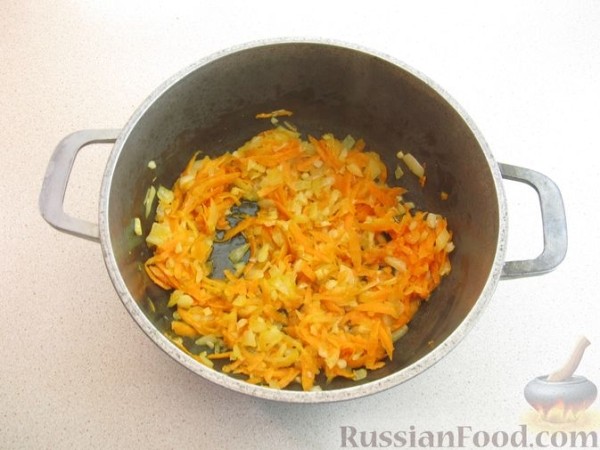 Овощной суп со щавелем и яйцами