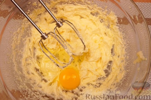 Лимонный кекс с голубикой и глазурью