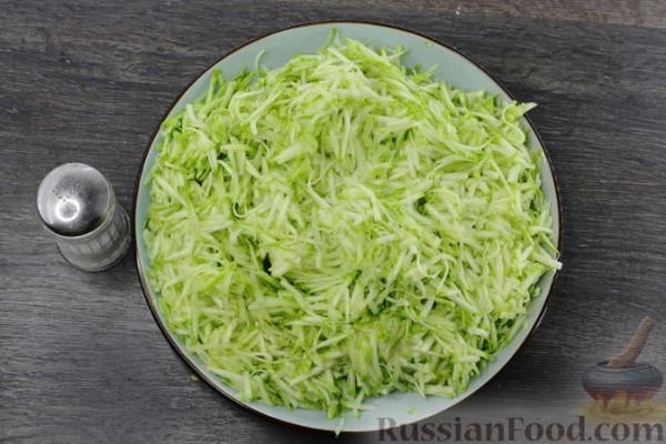 Кабачковый торт с крабовыми палочками, яйцами и сыром