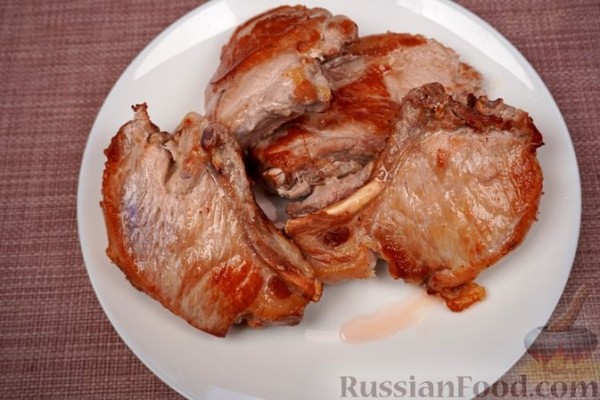 Свинина, тушенная с колбасками по-дебреценски
