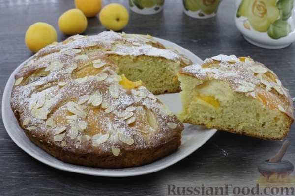 Пирог с абрикосами и миндалём