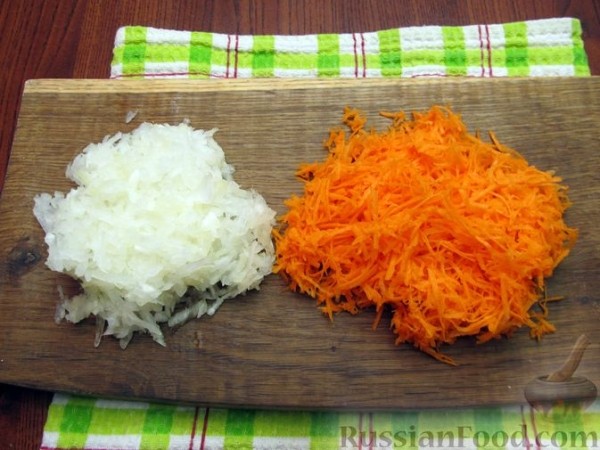 Запечённые кабачки с фаршем, морковью и сыром