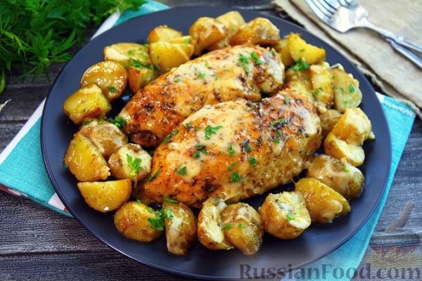 Куриное филе с молодым картофелем и сыром