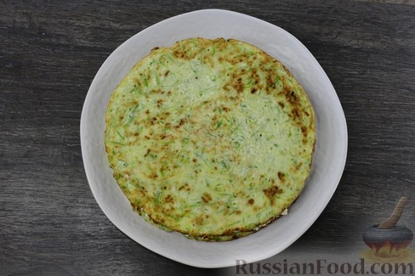 Кабачковый торт с крабовыми палочками, яйцами и сыром