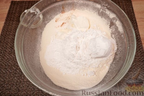 Вишнёвый пирог c решёткой
