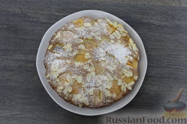 Пирог с абрикосами и миндалём
