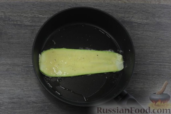Рулетики из кабачков с сыром и яйцами