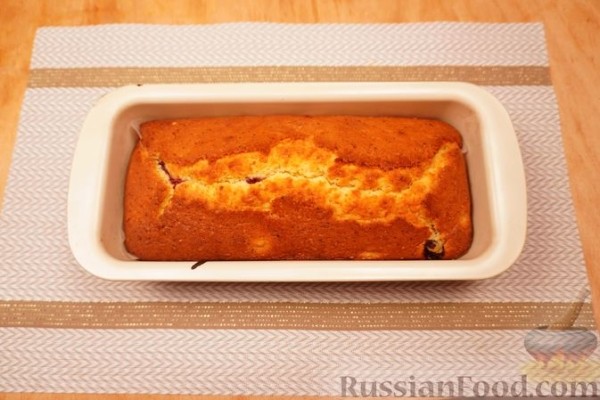 Лимонный кекс с голубикой и глазурью