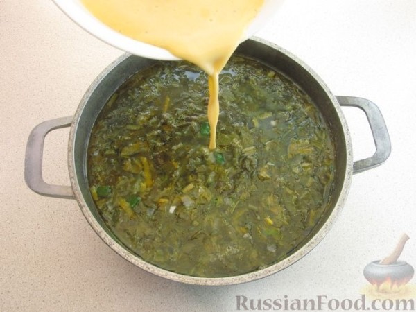 Овощной суп со щавелем и яйцами