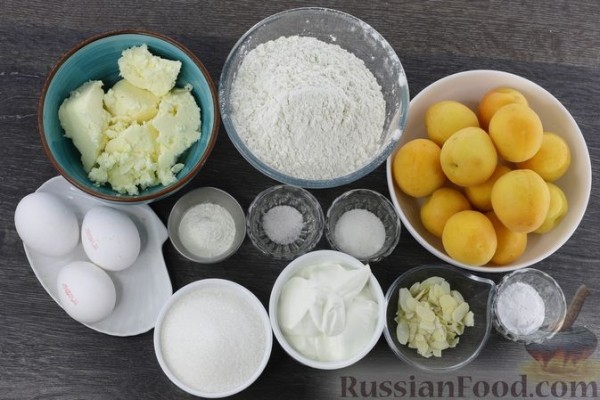 Пирог с абрикосами и миндалём