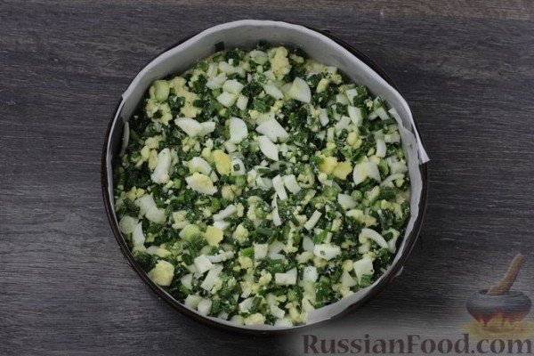 Заливной пирог из кабачкового теста, с яйцами, луком и плавленым сыром