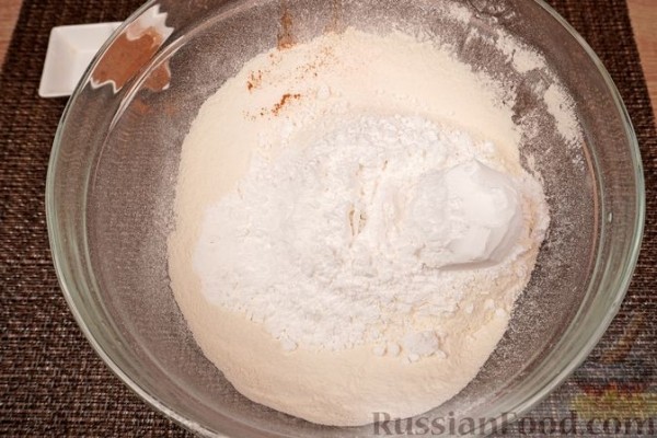Вишнёвый пирог c решёткой