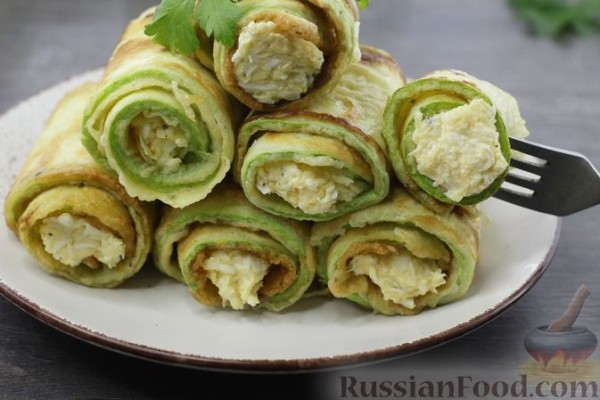 Рулетики из кабачков с сыром и яйцами
