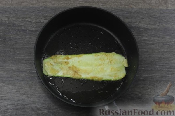 Рулетики из кабачков с сыром и яйцами