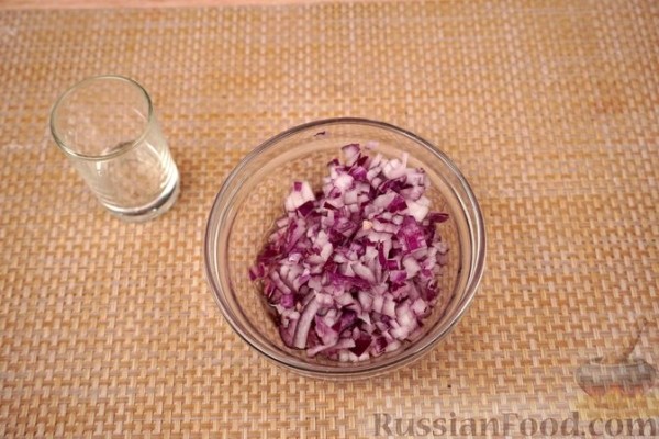 Картофельный салат с яйцами и огурцами