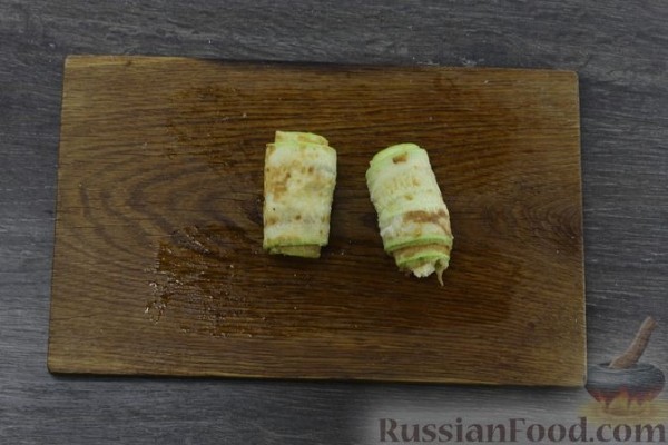Рулетики из кабачков с сыром и яйцами